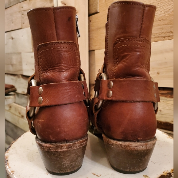 Boots - Picture 6 of 8